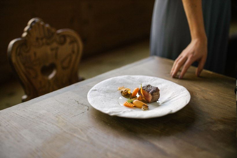 gericht_hand_hotel_das_central_by_west